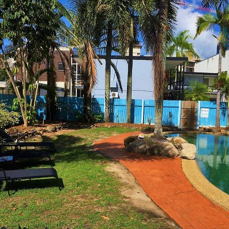 Хостел Reef Backpackers Кэрнс Экстерьер фото