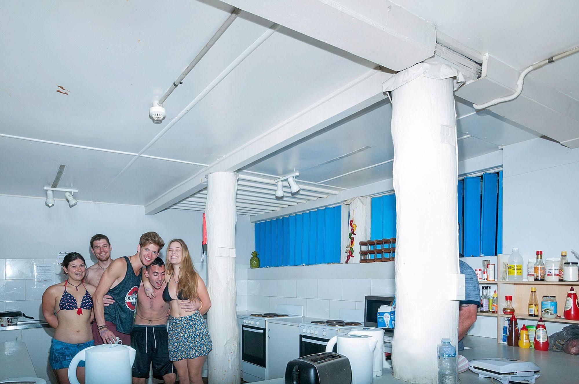 Хостел Reef Backpackers Кэрнс Экстерьер фото