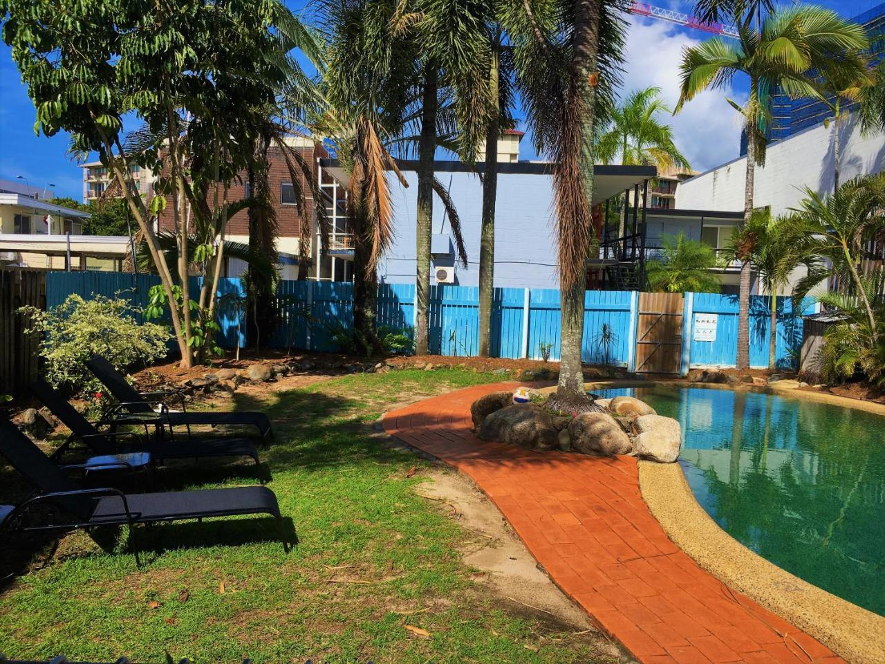 Хостел Reef Backpackers Кэрнс Экстерьер фото